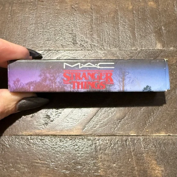 NEW Stranger Things x MAC Limited Edition Lipglass Excellent Erica Pink - Picture 6 of 10
